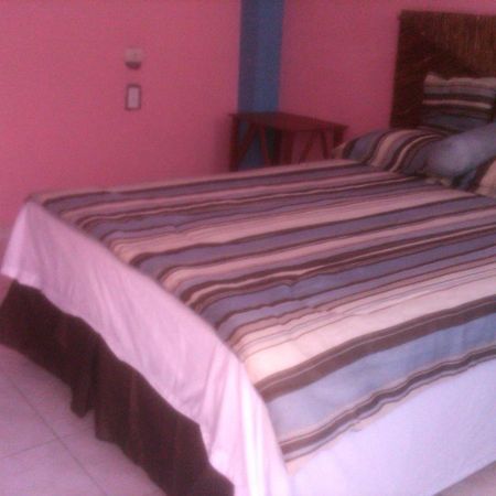La Delphina Bed And Breakfast Bar And Grill ลาเซย์บา ภายนอก รูปภาพ