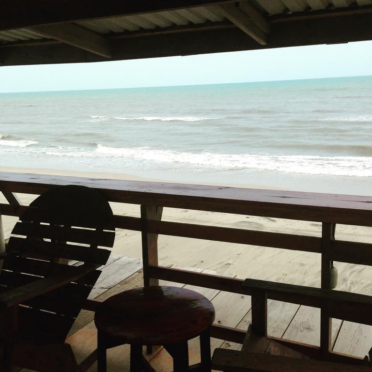 La Delphina Bed And Breakfast Bar And Grill ลาเซย์บา ภายนอก รูปภาพ