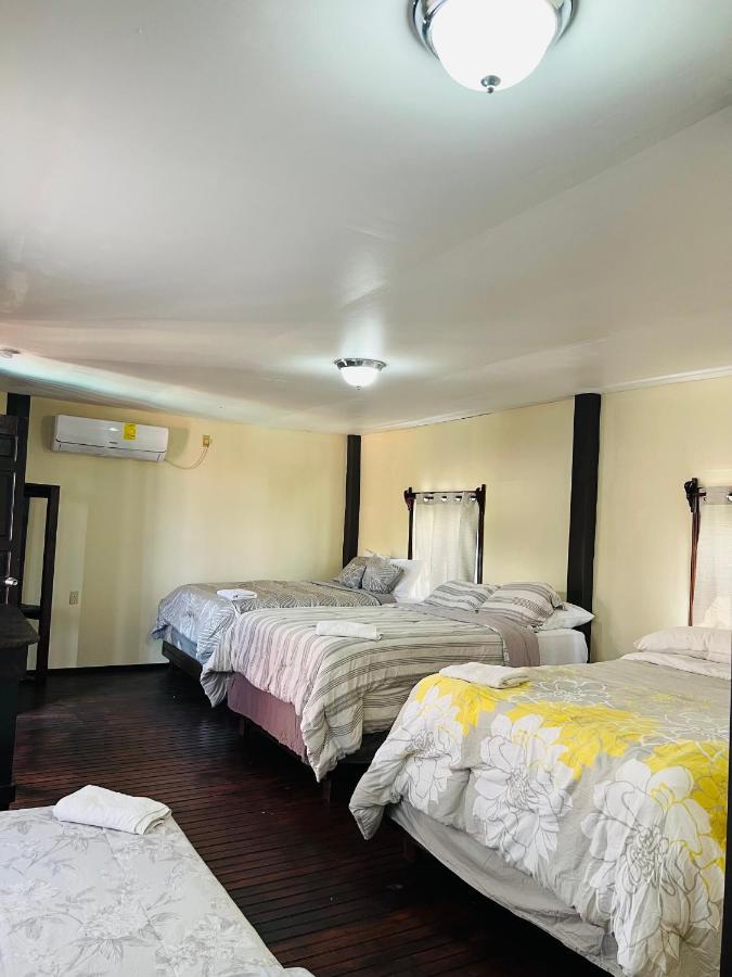 La Delphina Bed And Breakfast Bar And Grill ลาเซย์บา ภายนอก รูปภาพ