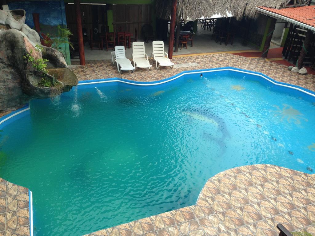 La Delphina Bed And Breakfast Bar And Grill ลาเซย์บา ภายนอก รูปภาพ