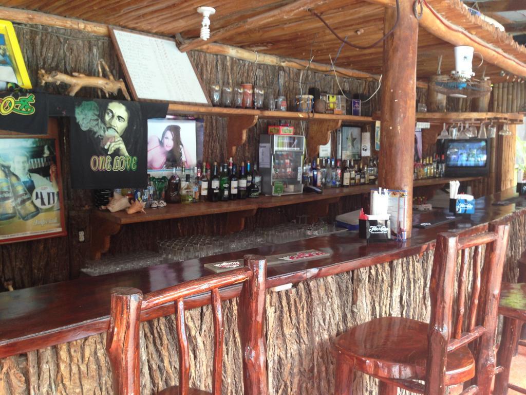 La Delphina Bed And Breakfast Bar And Grill ลาเซย์บา ภายนอก รูปภาพ