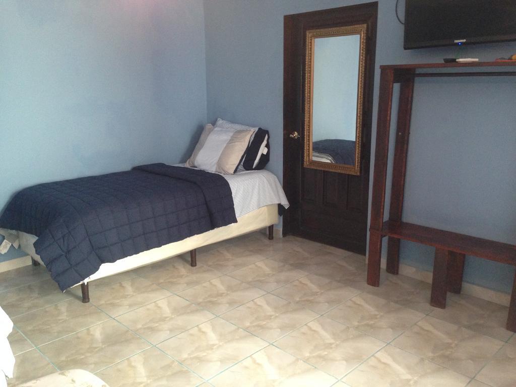 La Delphina Bed And Breakfast Bar And Grill ลาเซย์บา ภายนอก รูปภาพ