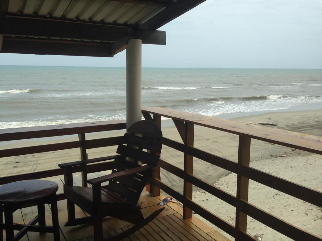 La Delphina Bed And Breakfast Bar And Grill ลาเซย์บา ภายนอก รูปภาพ