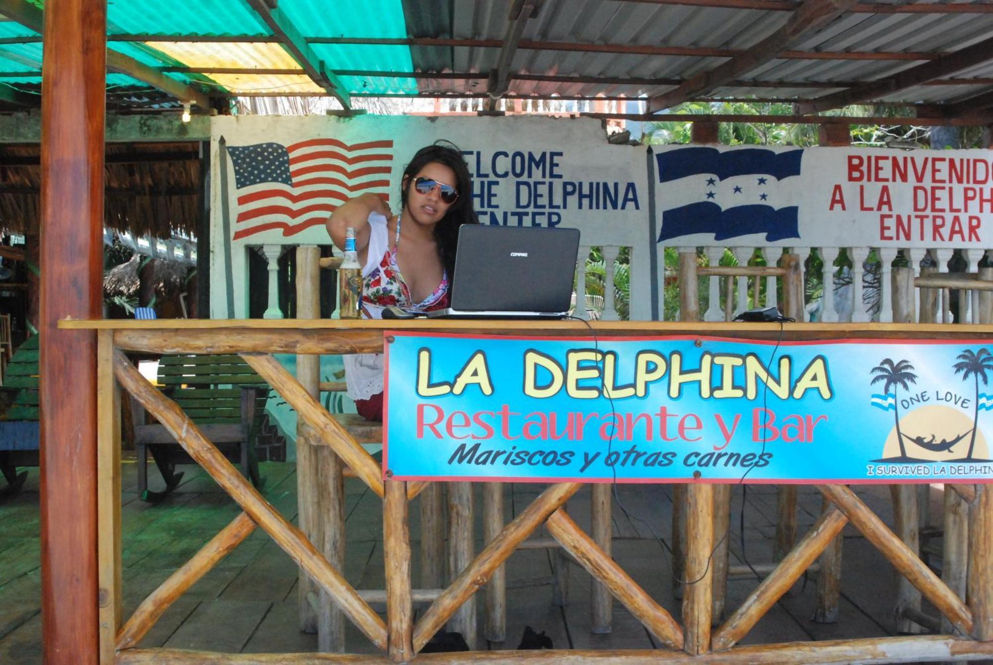 La Delphina Bed And Breakfast Bar And Grill ลาเซย์บา ภายนอก รูปภาพ