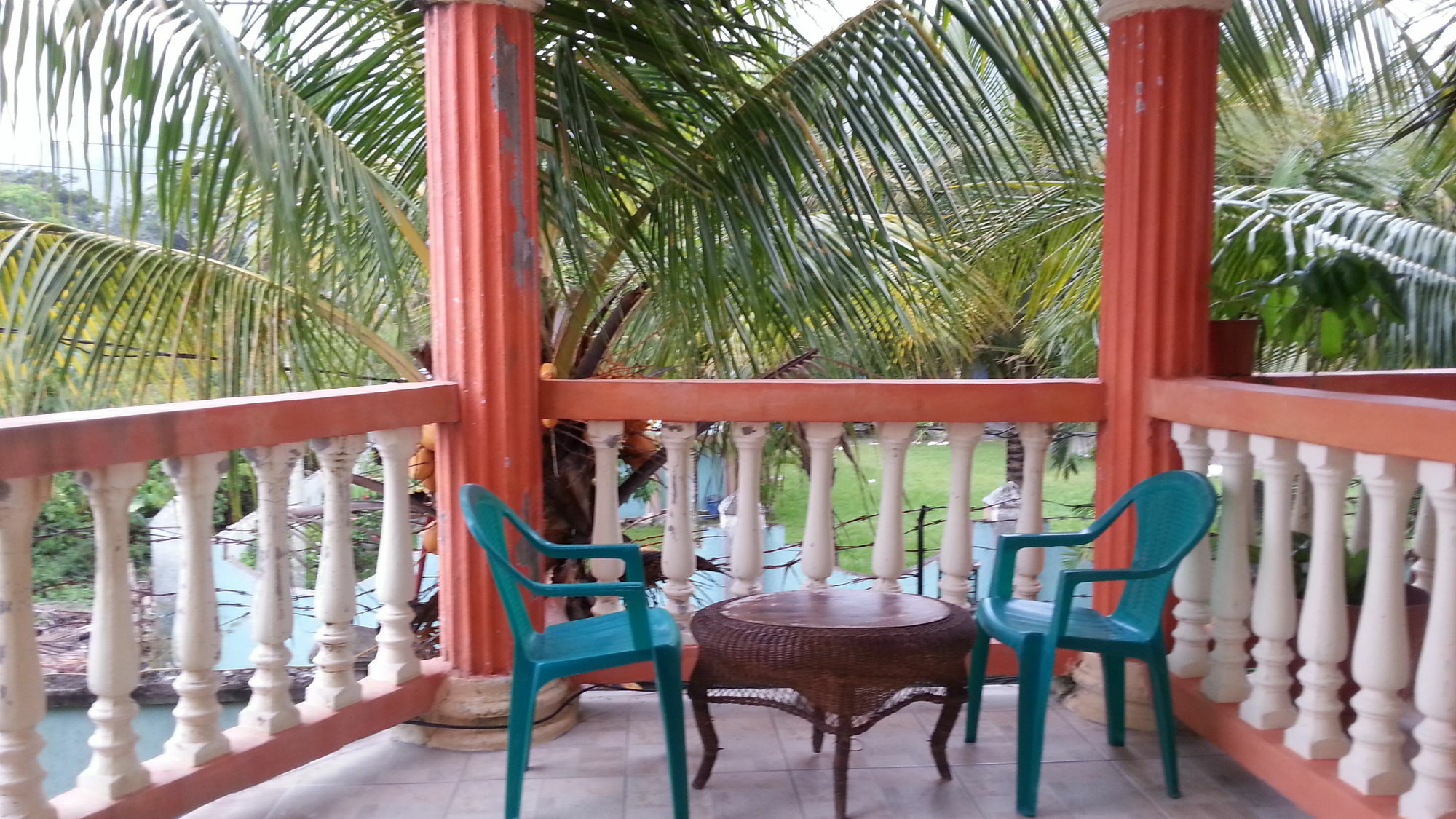 La Delphina Bed And Breakfast Bar And Grill ลาเซย์บา ภายนอก รูปภาพ